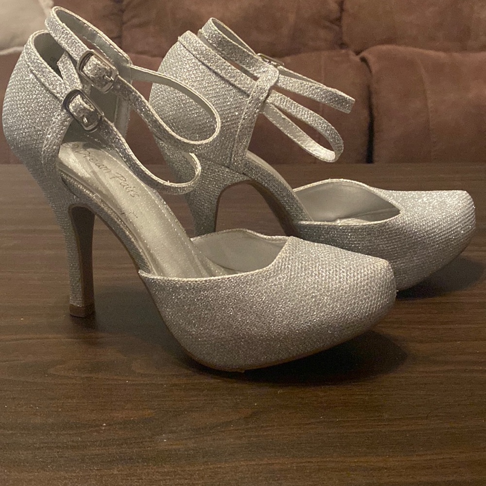 Glittery, sexy heel